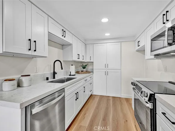 827 W Orangewood Ave, Anaheim, CA 92802