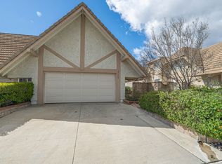 27069 Rio Prado Dr, Santa Clarita, CA 91354