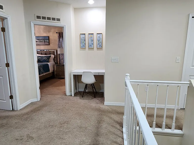 113 Kenwood Ave — Photo 18