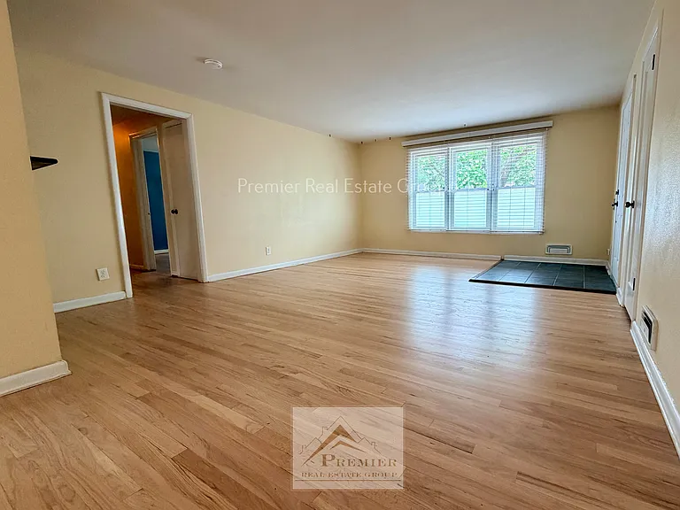 2140 Robin Dr — Photo 5