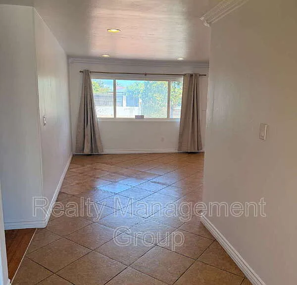 98 E Palomar St — Photo 6