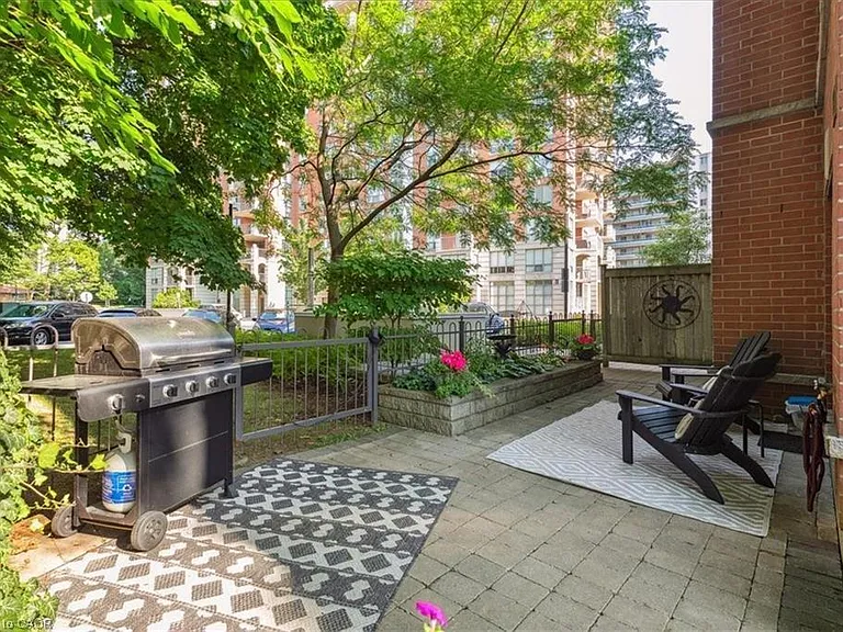 442 Maple Ave #Townhouse 1-1 — Photo 24