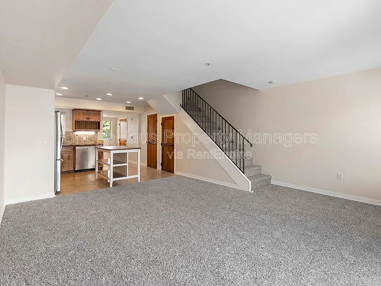 801 W Hawthorn St W #304 — Photo 11