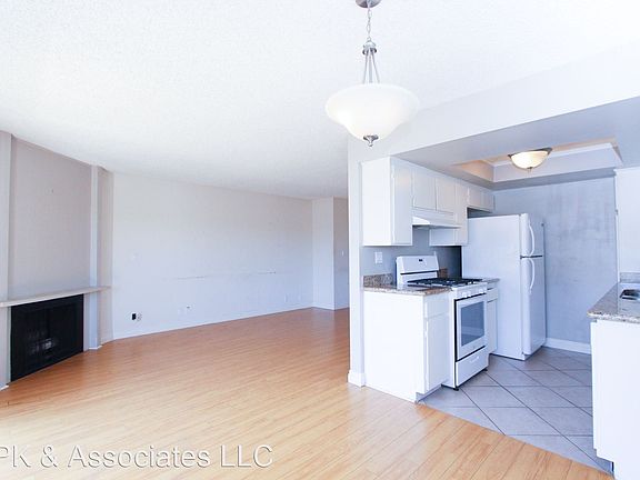 3rd image of 1621 Federal Ave APT 5