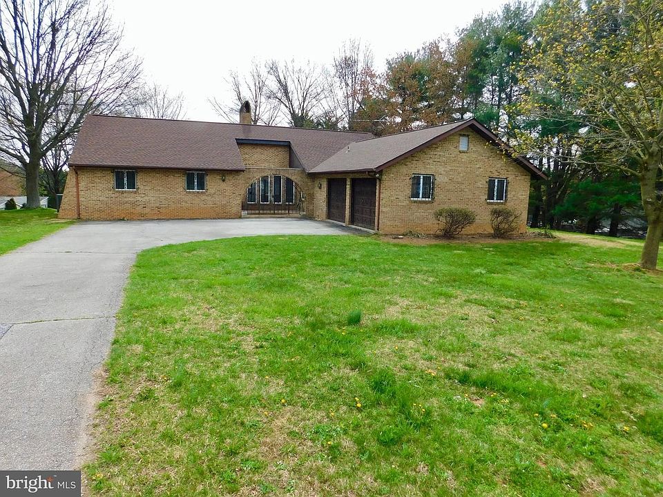 1st image of 715 Shawnee Brooke Dr