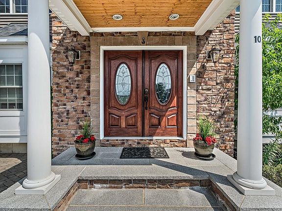 2nd image of 10 Hearthridge Dr