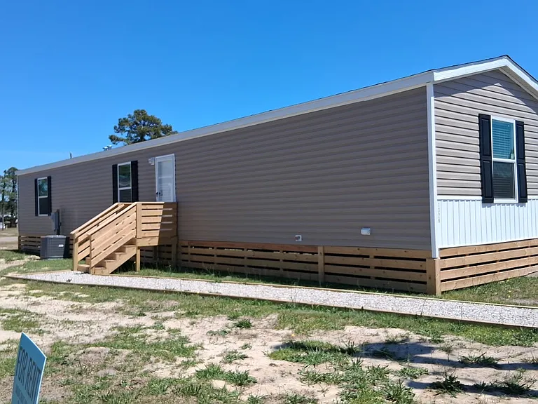 1304 Gary St — Photo 1