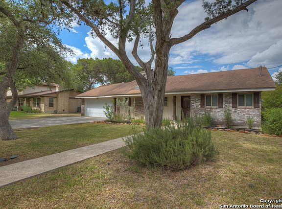 2nd image of 964 Twin Oaks Dr