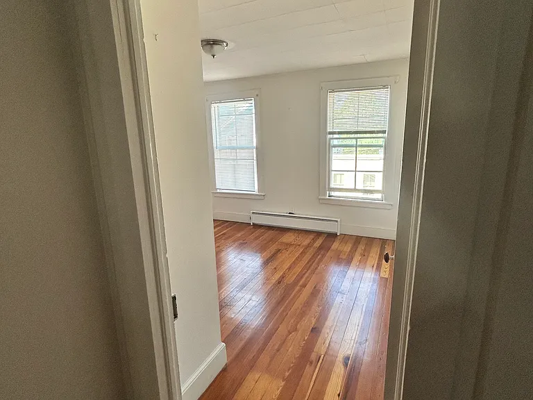 229 Robinson St #2 — Photo 4