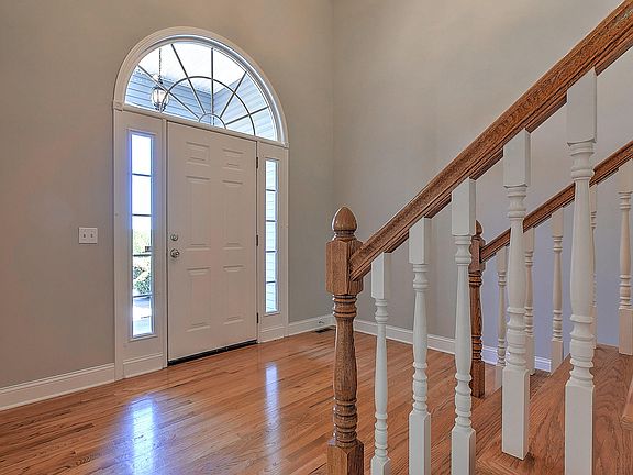 2nd image of 304 Southridge Dr