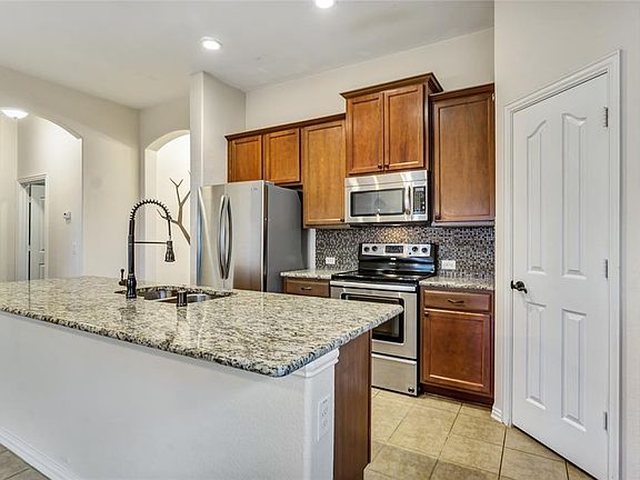 4th image of 9233 Windsor Dr