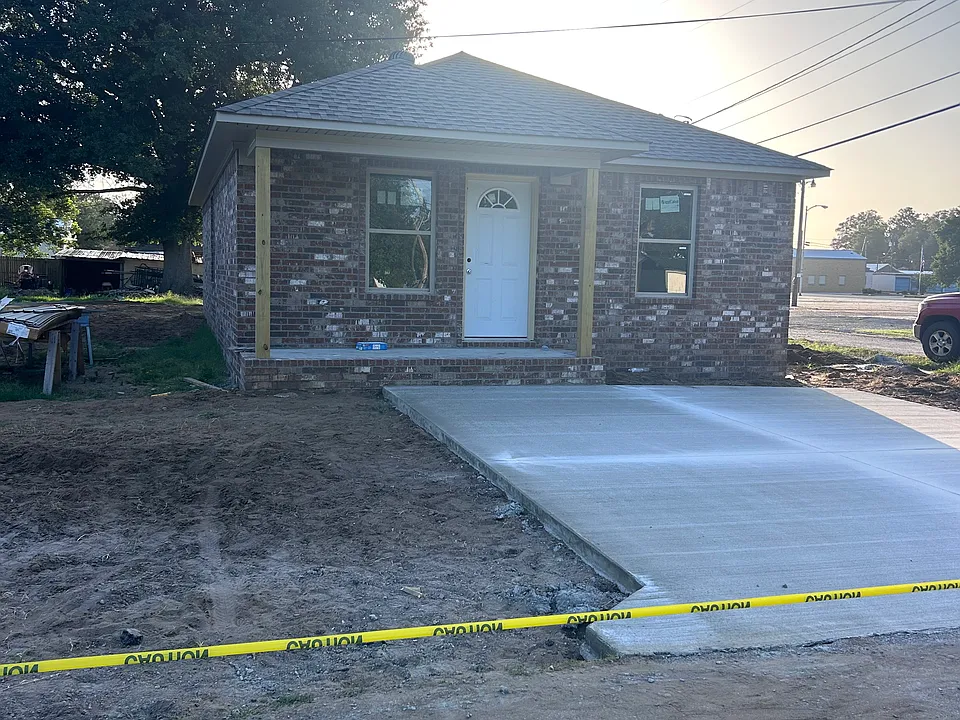 305 Dallas Ave
