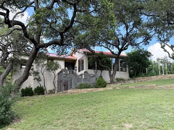 818B Bulwer Ave, Kerrville, TX 78028