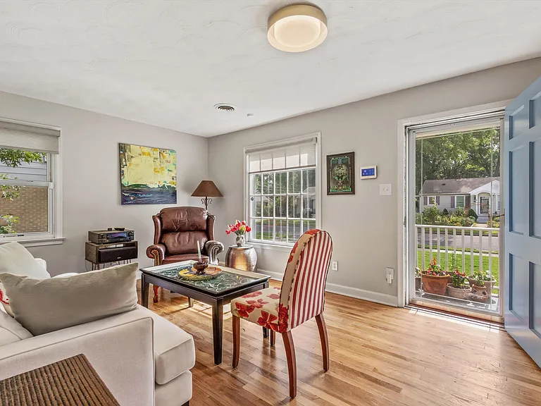 507 Grahamwood Dr — Photo 6