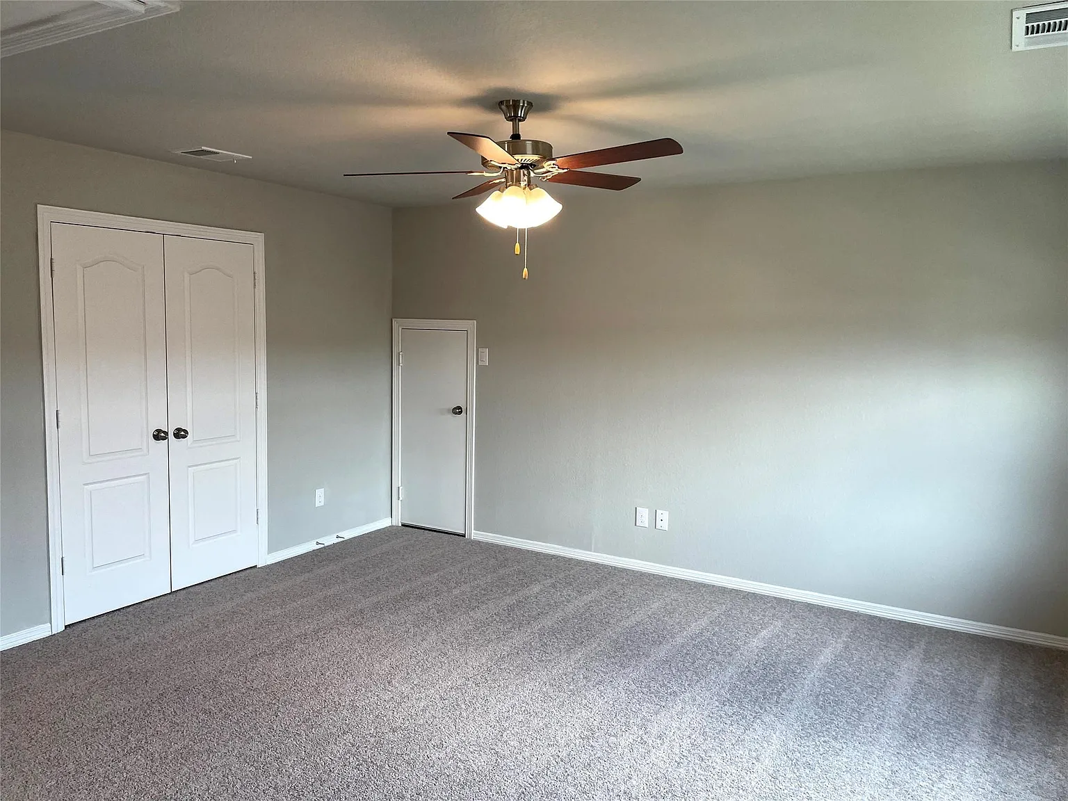 4 bed, 2.5 bath, 2074 sqft, $1,950 — Photo 4