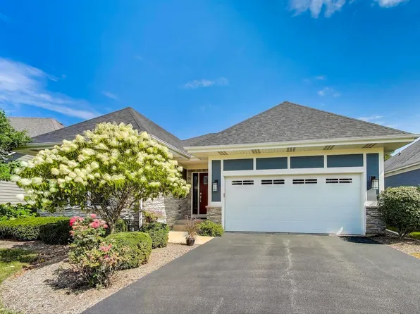 1N599 Golf View Ln, Winfield, IL 60190