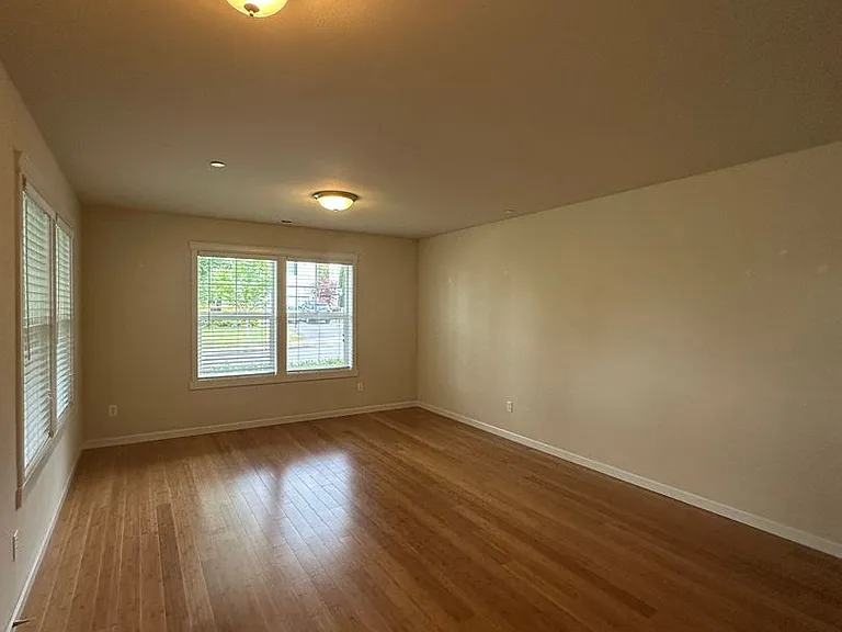 1319 Foreman Rd — Photo 3
