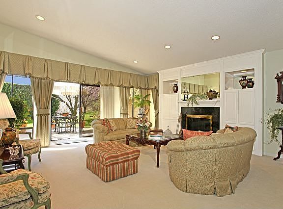 5th image of 2057 Rosemont Ave APT 1