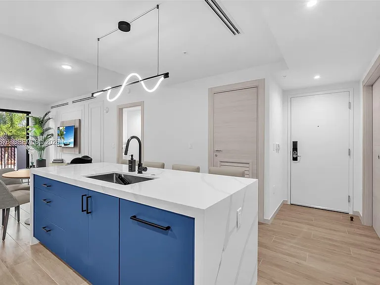 4220 Laguna St #505 — Photo 8