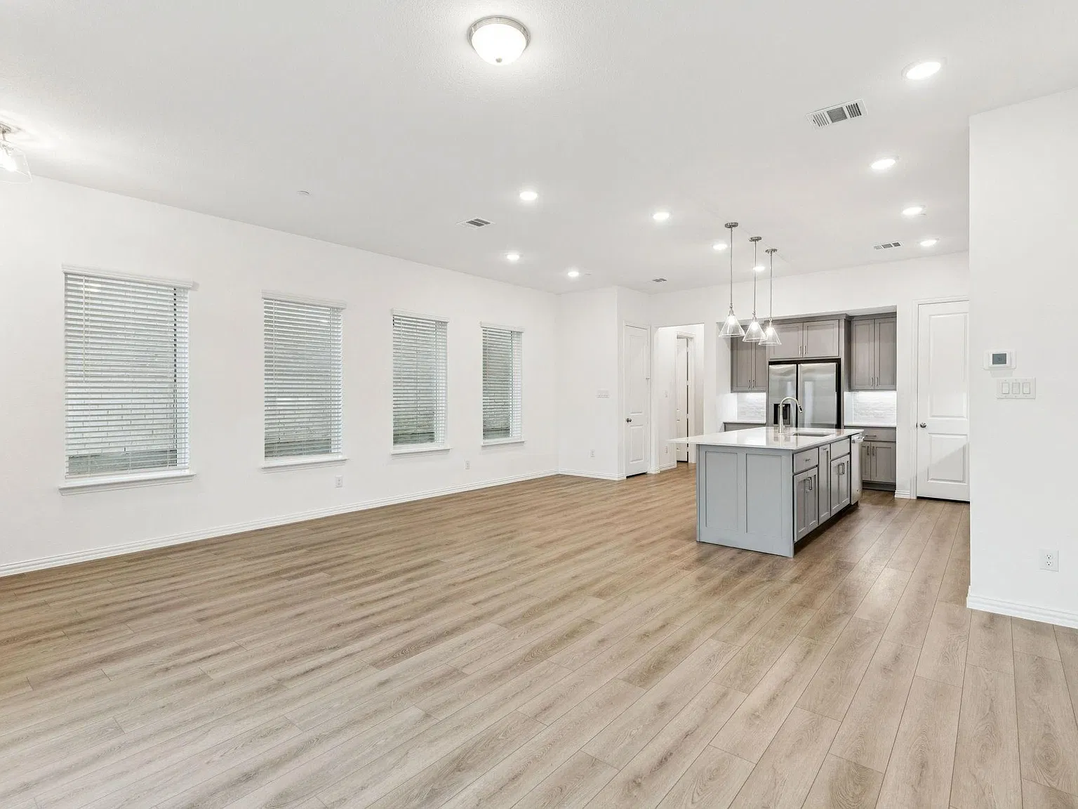 3 bed, 2086 sqft, $3,000 — Photo 4