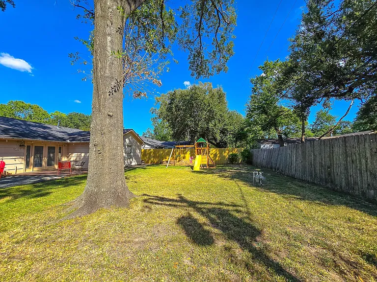 9507 Meadowbriar Ln — Photo 6
