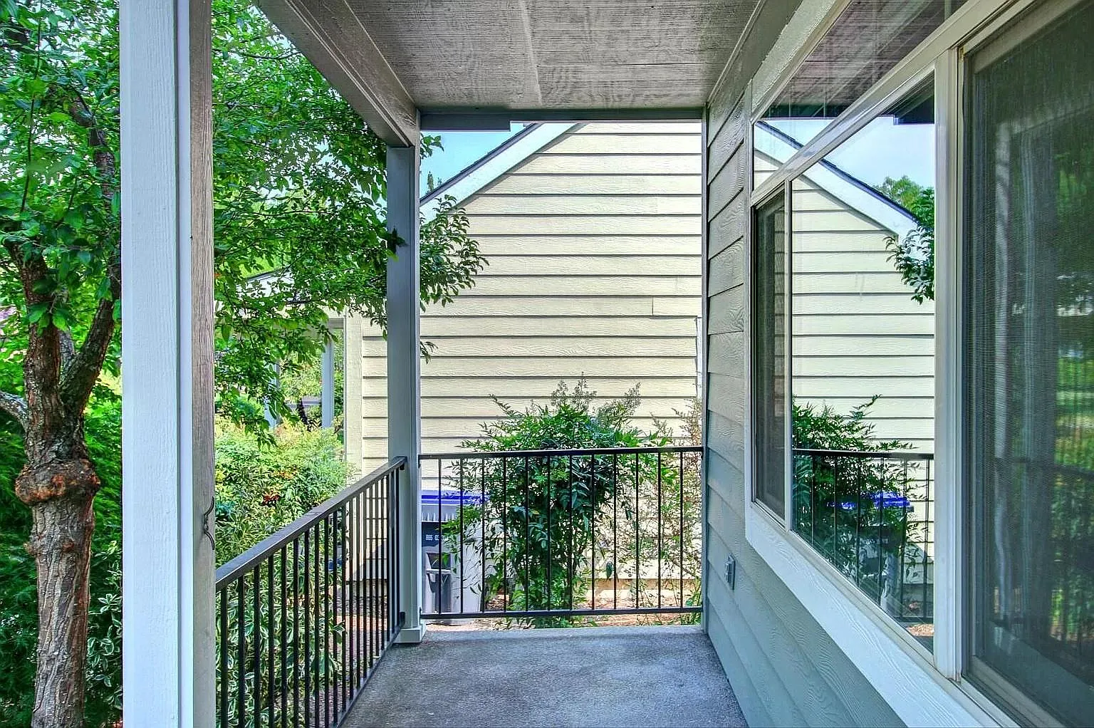 3 bed, 2.5 bath, 1361 sqft, $2,199 — Photo 3