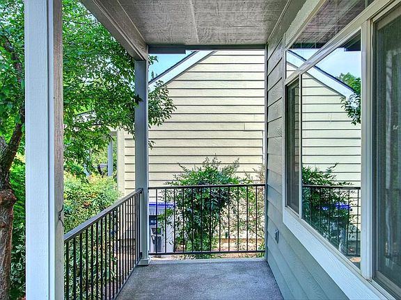 3rd image of 180 Crocker St