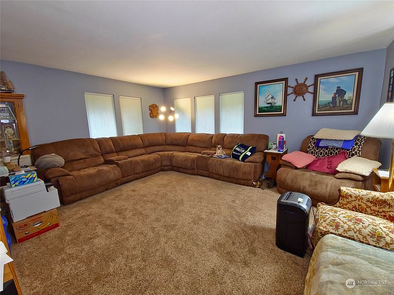3rd image of 520 Sunset Drive