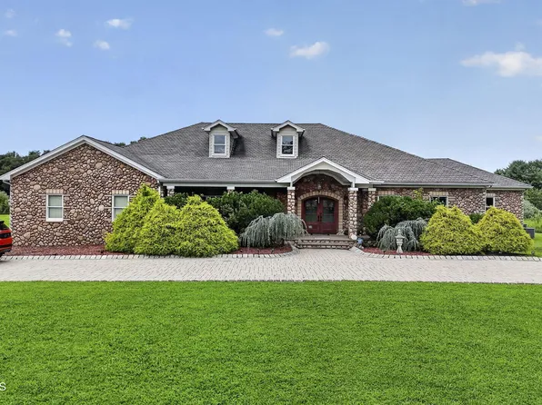33 Parkside Way, Millstone, NJ 08535