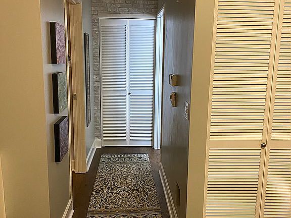 Continues hardwood flooring 