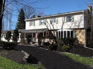 27 Woodcrest Dr, Hopewell Junction, NY 12533