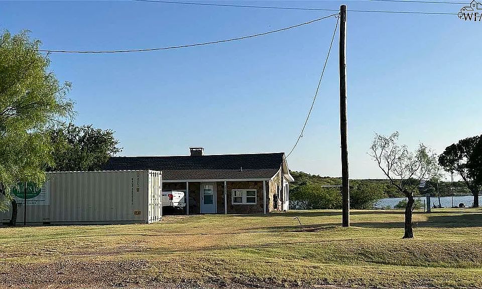 1st image of 668 Moonshine Cir
