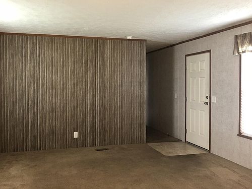 4th image of 38088 Franklin Dr