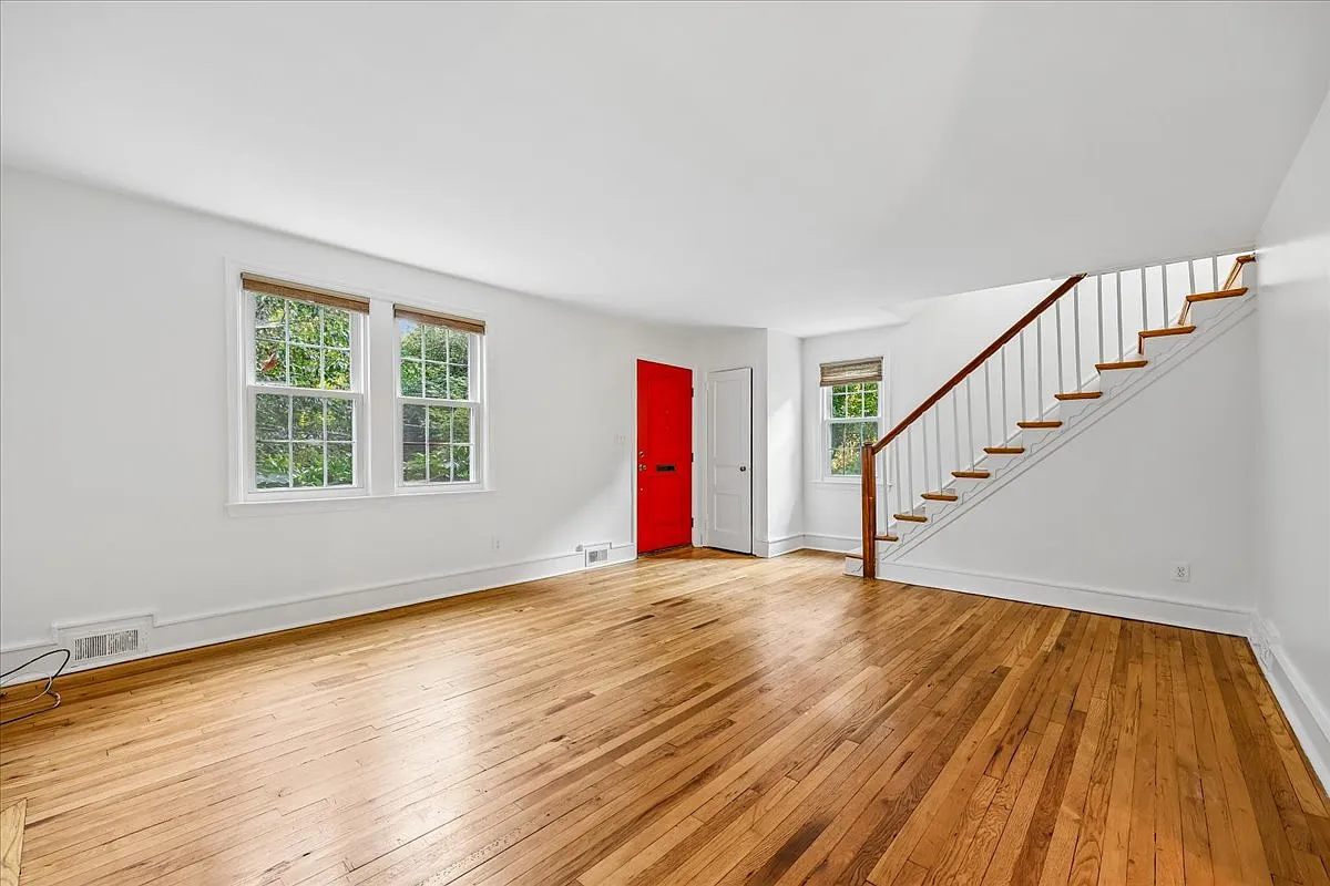 3 bed, 1.5 bath, 1144 sqft, $3,500 — Photo 4