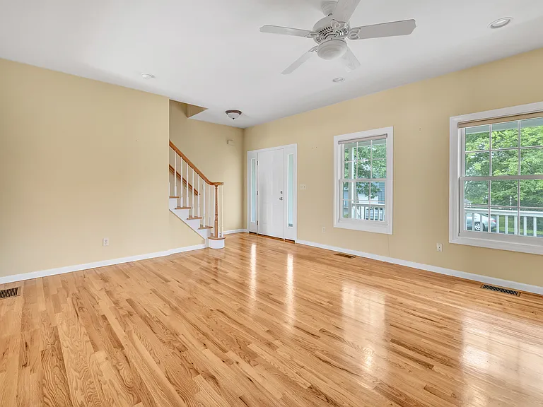 36 Pawtucket Ave — Photo 6