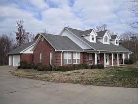 1st image of 190 White Oak Pl