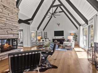 850 Tarrant Dr, Fontana, WI 53125