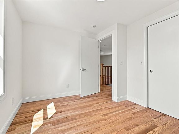 5th image of 38 Winsor St