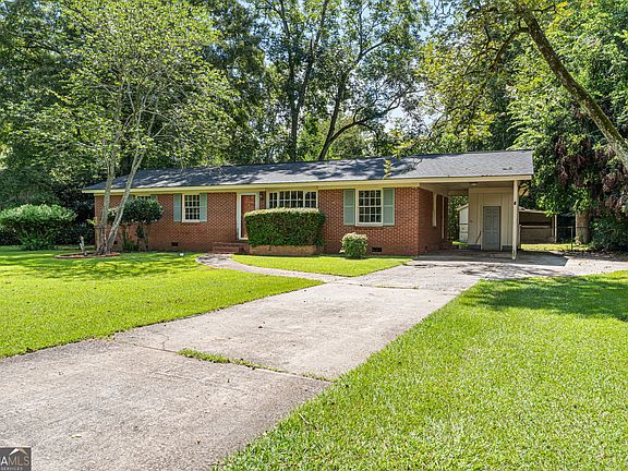 2nd image of 411 Magnolia St