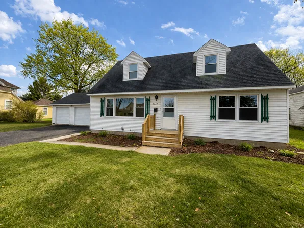 1332 Leonard St NE, Grand Rapids, MI 49505