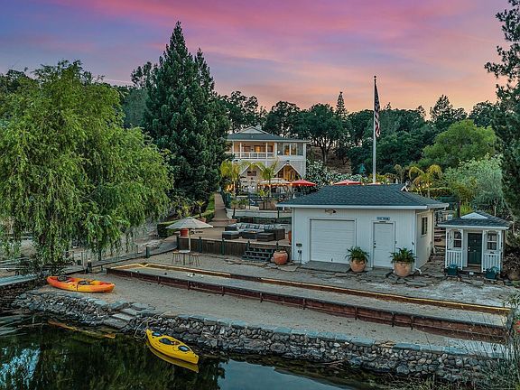 2nd image of 18520 Lakeridge Circle