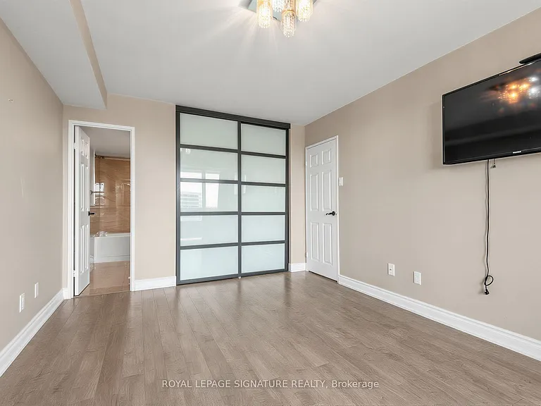 8111 Yonge St #1010 — Photo 26