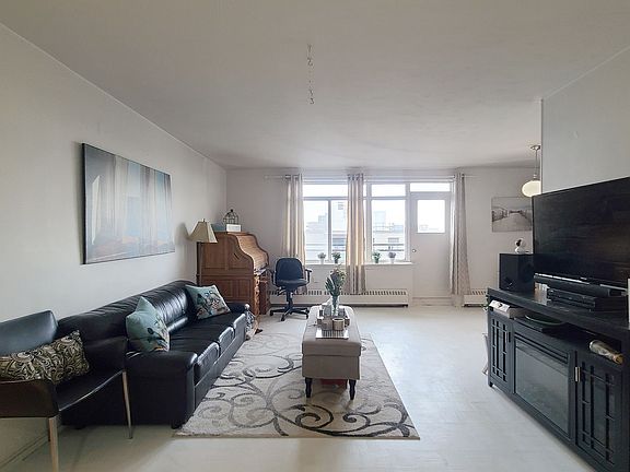 5th image of 825 Kennedy Rd #703