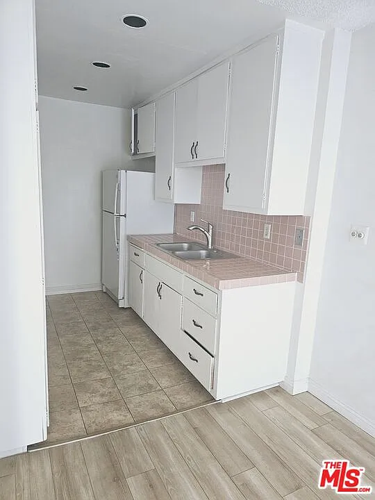 1166 Amherst Ave — Photo 3