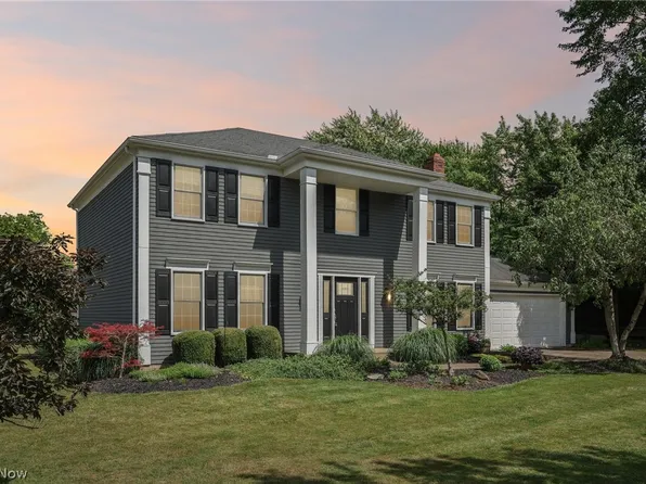 19033 Misty Lake Dr, Strongsville, OH 44136