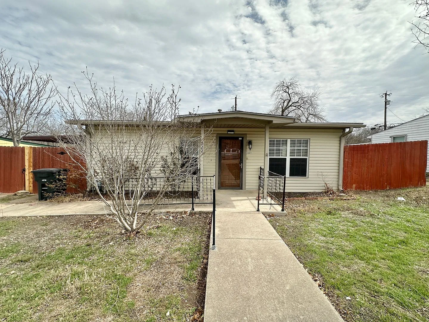 Viewable October 1st! Pets Accepted! — Photo 2