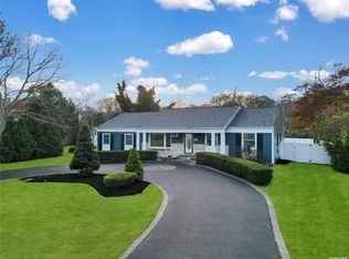 160 Edgewood Ave, Oakdale, NY 11769