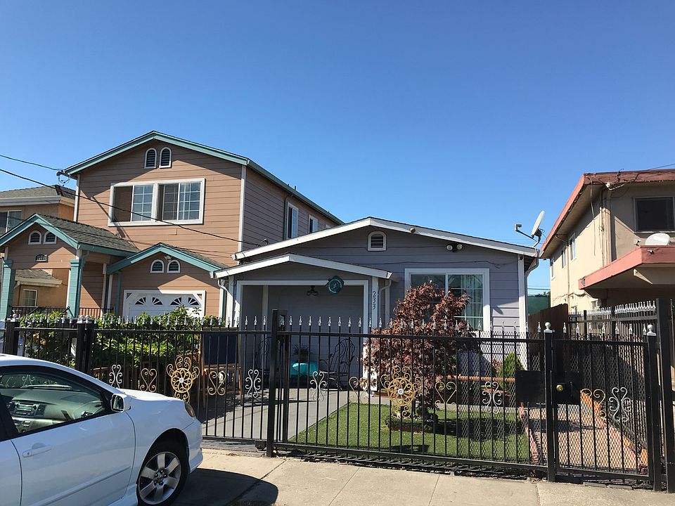 2nd image of 233 S 3rd St