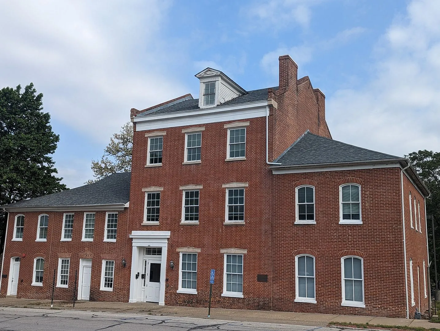 Ballantine House Apartments — Photo 3