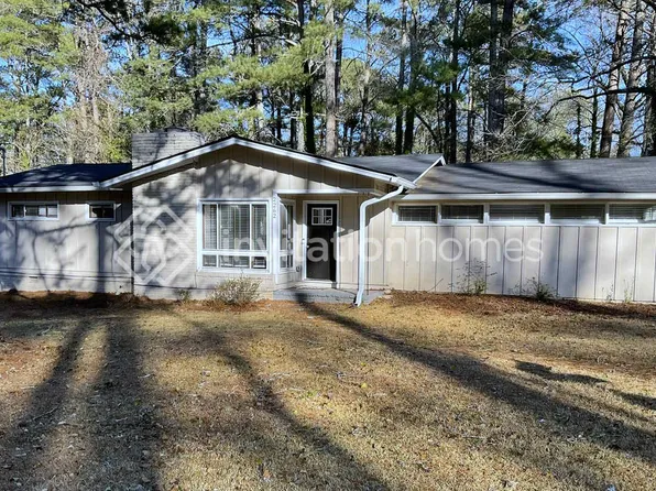 2262 Dodson Dr, East Pt, GA 30344